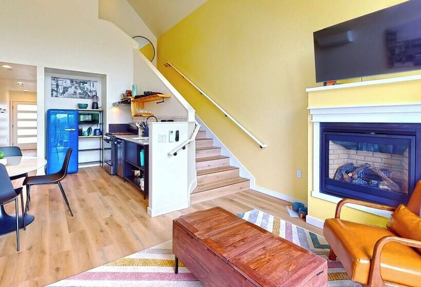 The Commons   Urban Coastal Lodging