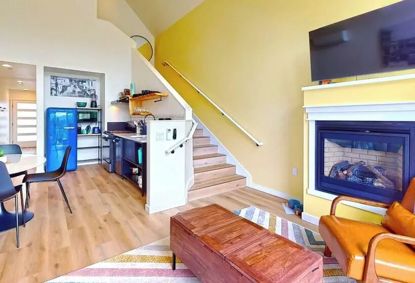 The Commons   Urban Coastal Lodging