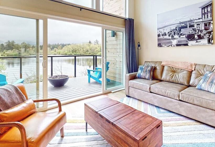 The Commons   Urban Coastal Lodging