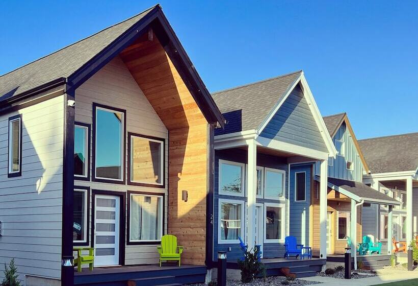 The Commons   Urban Coastal Lodging