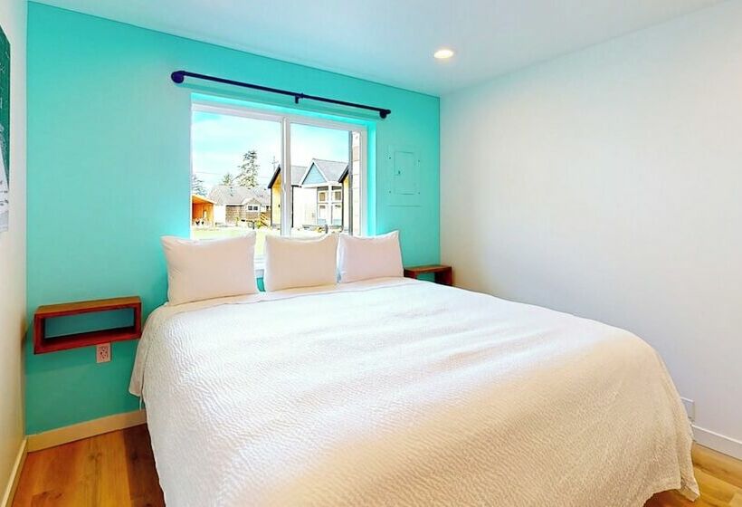 The Commons   Urban Coastal Lodging