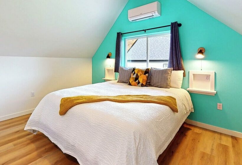 The Commons   Urban Coastal Lodging