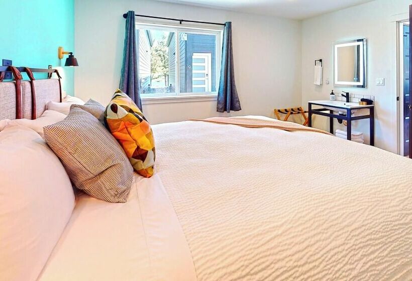 The Commons   Urban Coastal Lodging