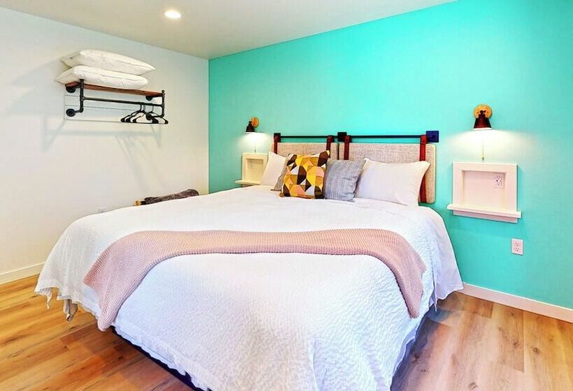 The Commons   Urban Coastal Lodging