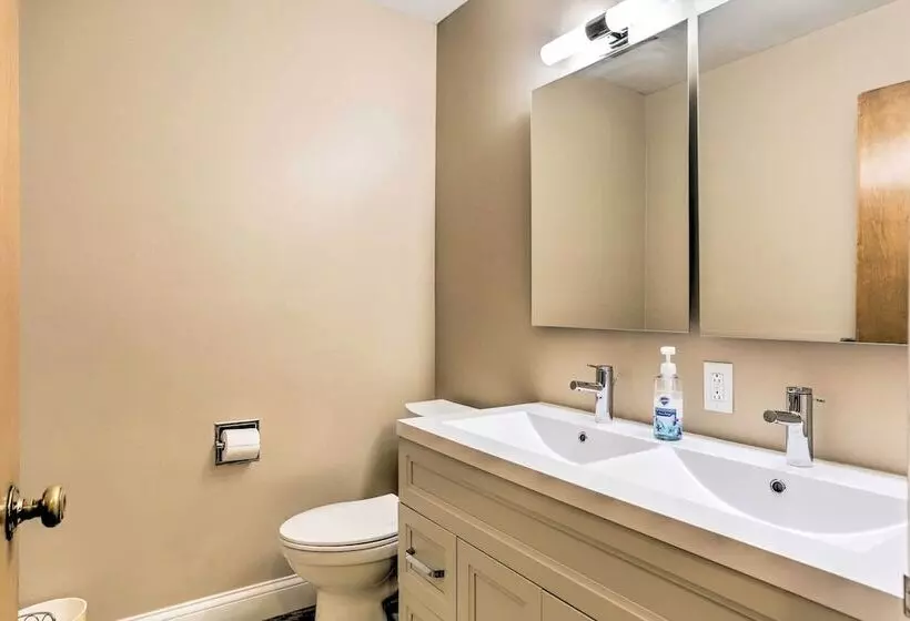 Toledo Home W/ Direct Golf Course Access!