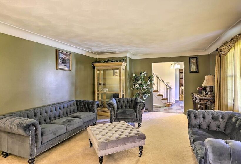 Toledo Home W/ Direct Golf Course Access!