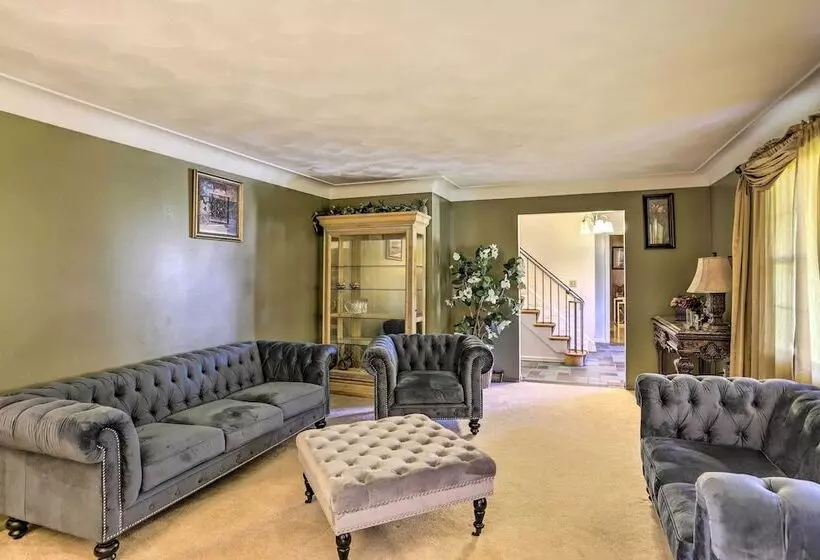 Toledo Home W/ Direct Golf Course Access!