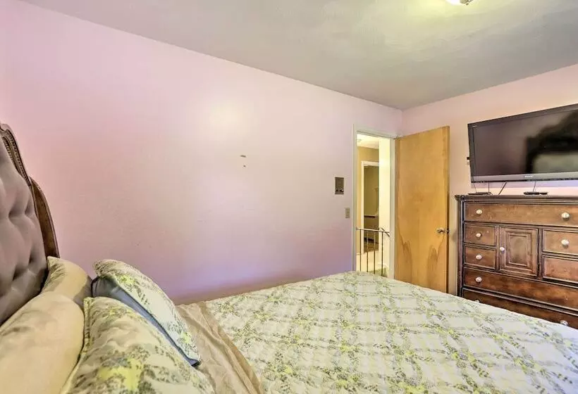 Toledo Home W/ Direct Golf Course Access!