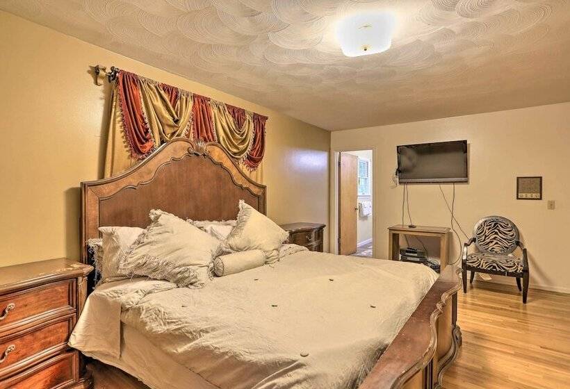 Toledo Home W/ Direct Golf Course Access!