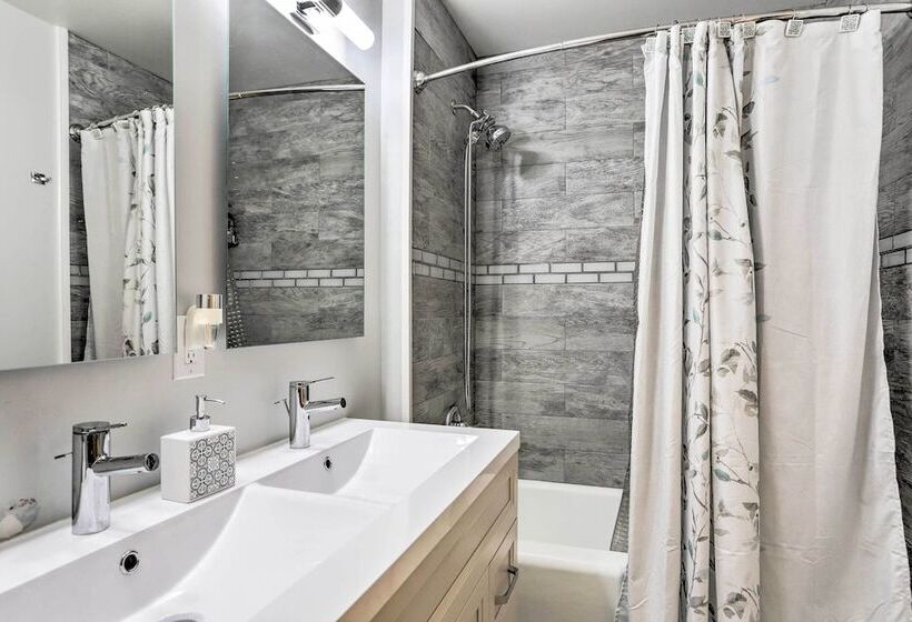 Toledo Home W/ Direct Golf Course Access!