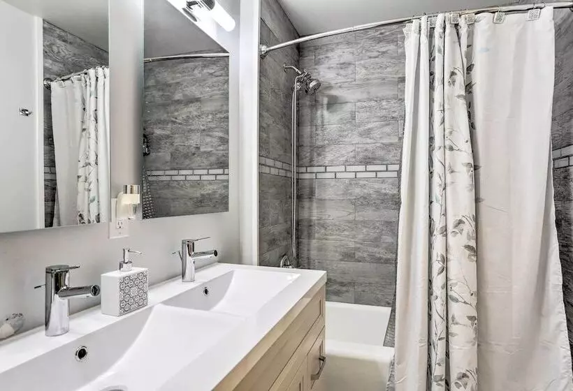 Toledo Home W/ Direct Golf Course Access!