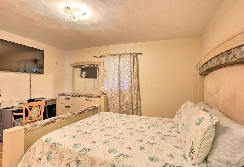 Toledo Home W/ Direct Golf Course Access!