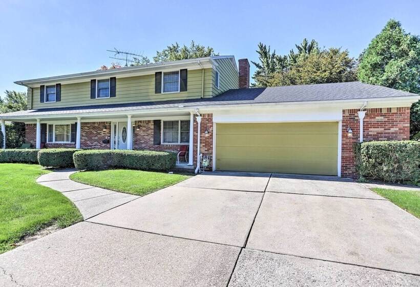 Toledo Home W/ Direct Golf Course Access!