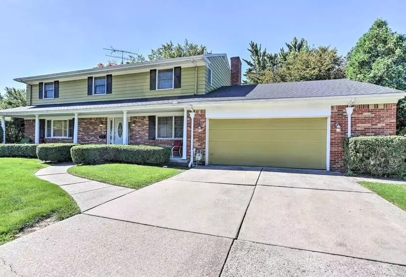 Toledo Home W/ Direct Golf Course Access!