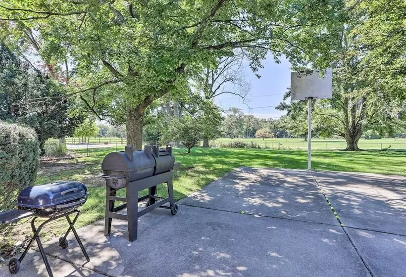 Toledo Home W/ Direct Golf Course Access!