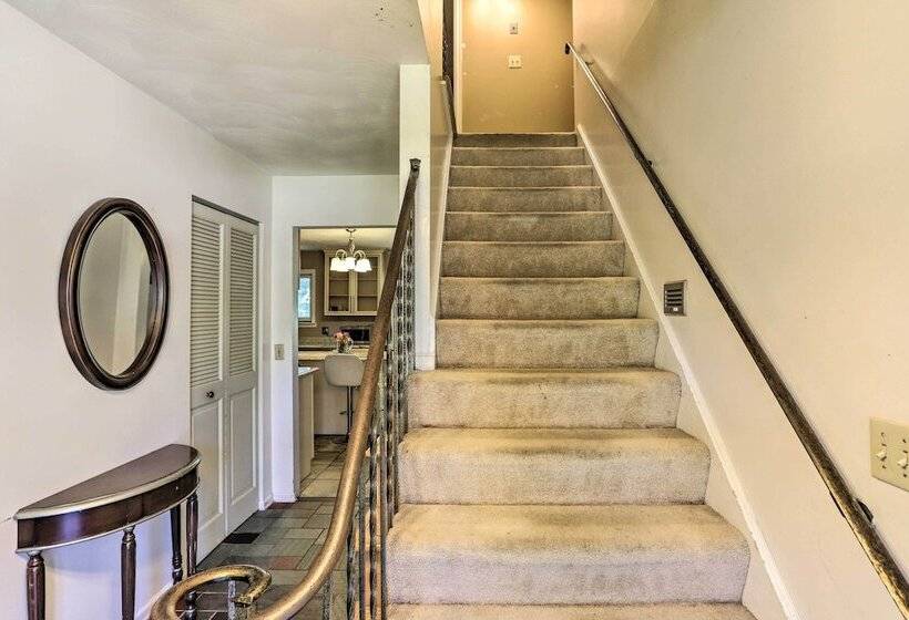 Toledo Home W/ Direct Golf Course Access!