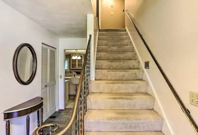 Toledo Home W/ Direct Golf Course Access!