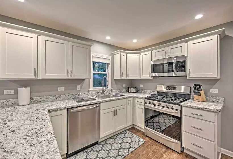 Updated Twin Lakes Cottage, Walk To Lake Mary