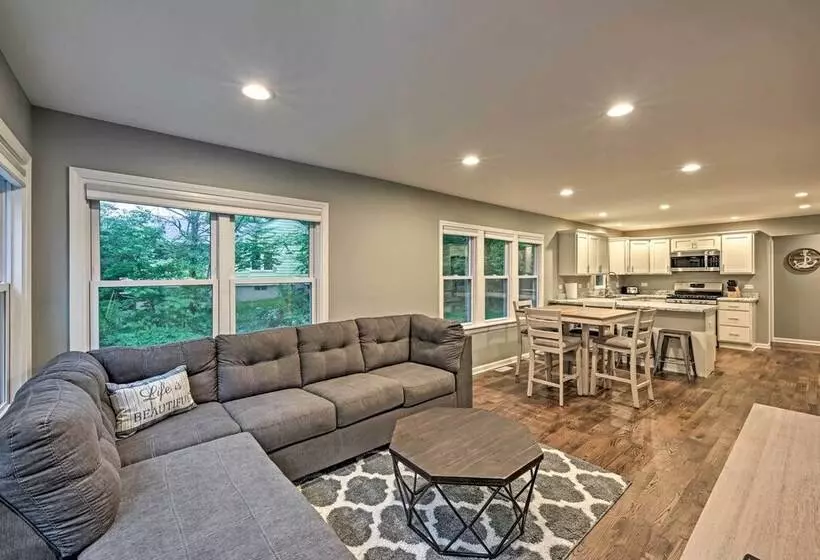 Updated Twin Lakes Cottage, Walk To Lake Mary