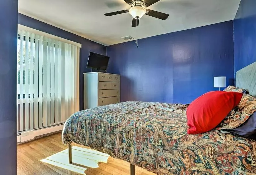 Vibrant Teaneck Home ~ 12 Mi To Manhattan!