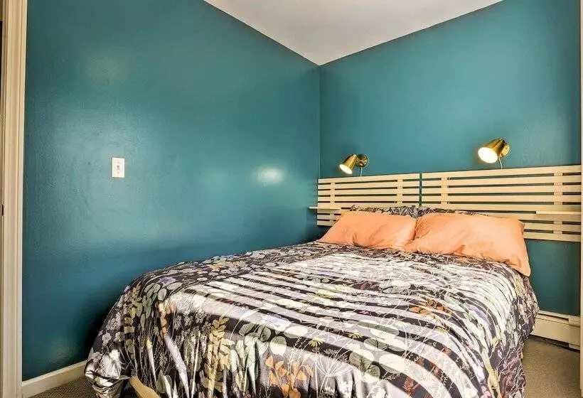 Vibrant Teaneck Home ~ 12 Mi To Manhattan!