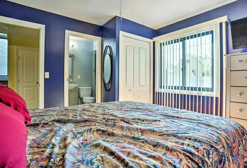 Vibrant Teaneck Home ~ 12 Mi To Manhattan!