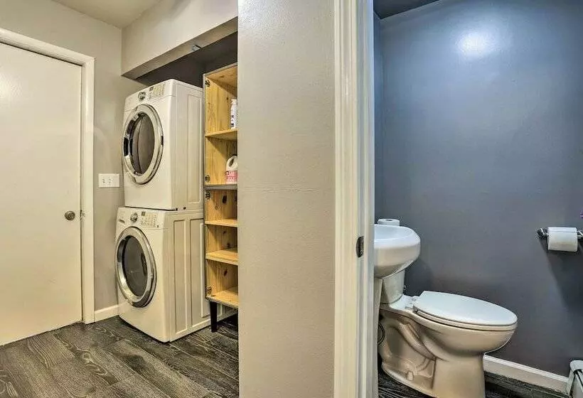 Vibrant Teaneck Home ~ 12 Mi To Manhattan!