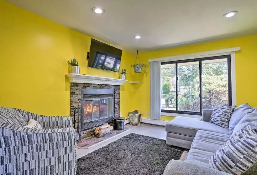 Vibrant Teaneck Home ~ 12 Mi To Manhattan!