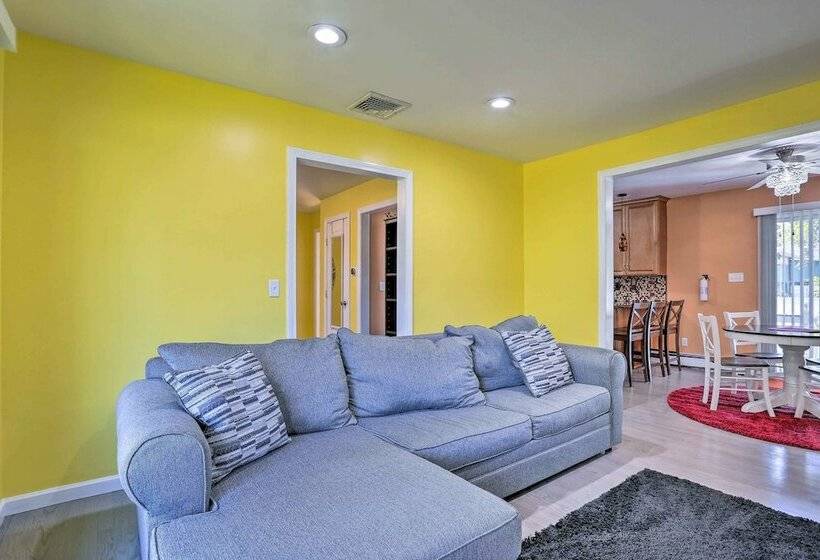 Vibrant Teaneck Home ~ 12 Mi To Manhattan!