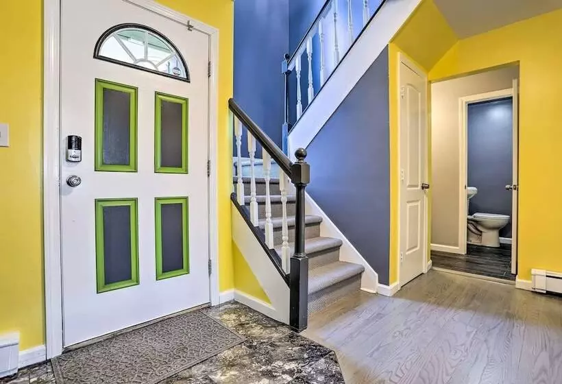 Vibrant Teaneck Home ~ 12 Mi To Manhattan!