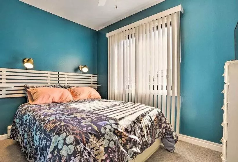 Vibrant Teaneck Home ~ 12 Mi To Manhattan!