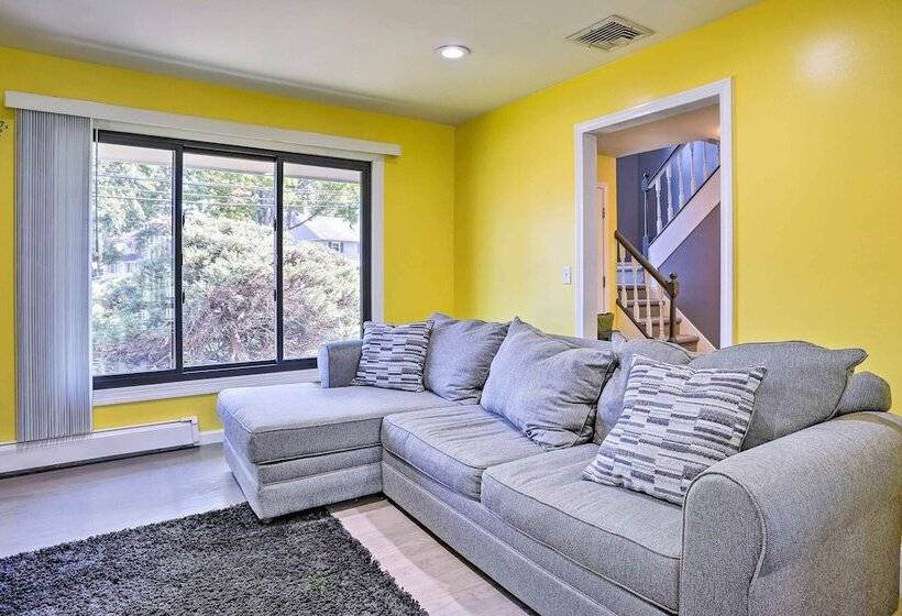 Vibrant Teaneck Home ~ 12 Mi To Manhattan!