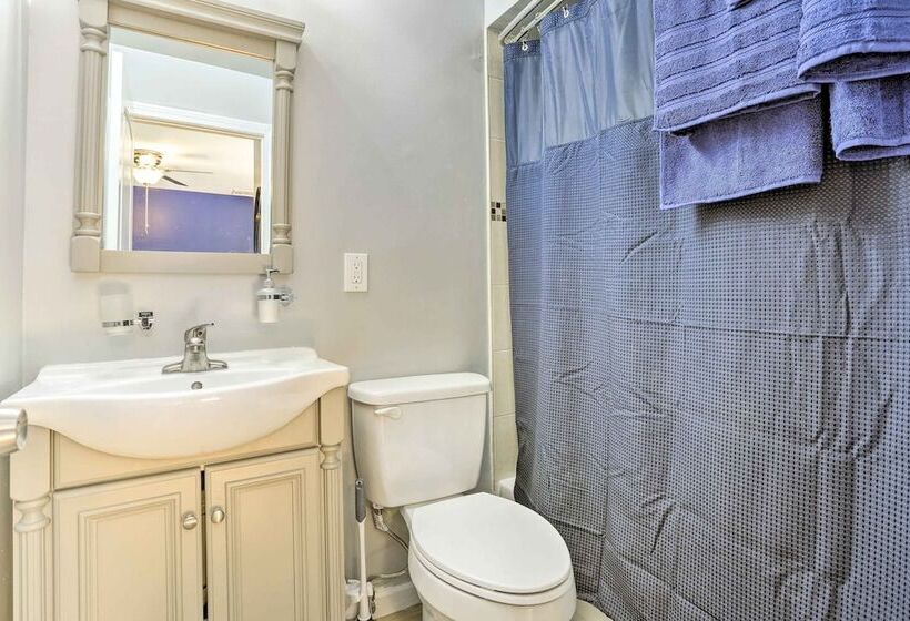 Vibrant Teaneck Home ~ 12 Mi To Manhattan!