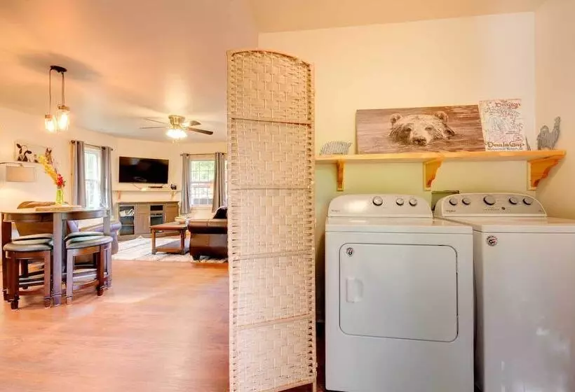 Waterfront Cabin W/ Hot Tub On Tuckasegee River!