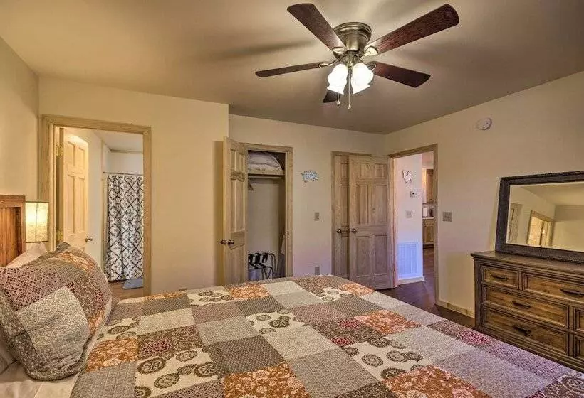 Waterfront Cabin W/ Hot Tub On Tuckasegee River!