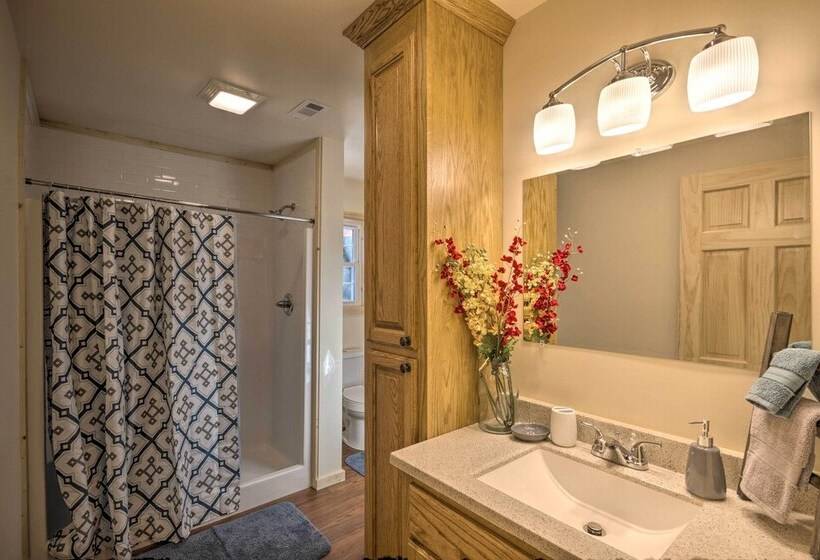 Waterfront Cabin W/ Hot Tub On Tuckasegee River!