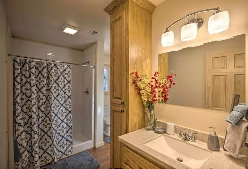 Waterfront Cabin W/ Hot Tub On Tuckasegee River!