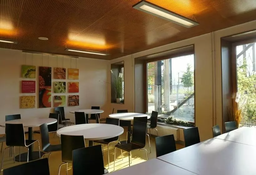 Auberge De Jeunesse Paris Hi Yves Robert