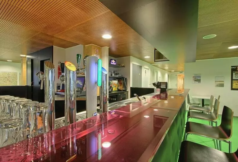 Auberge De Jeunesse Paris Hi Yves Robert