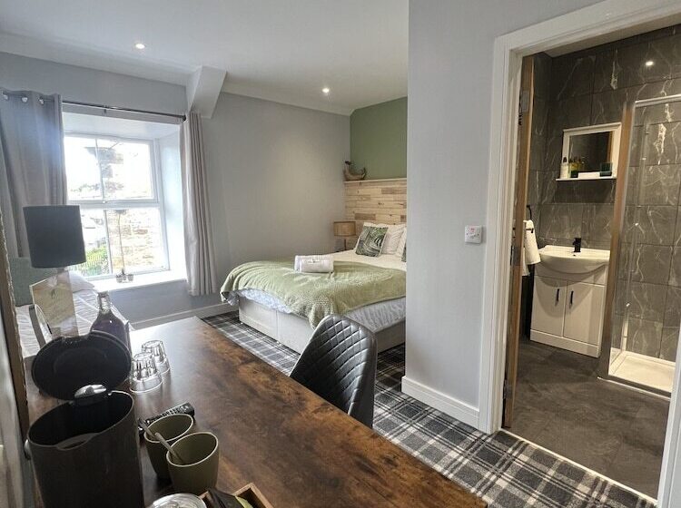 민박 Black Bull Bellingham