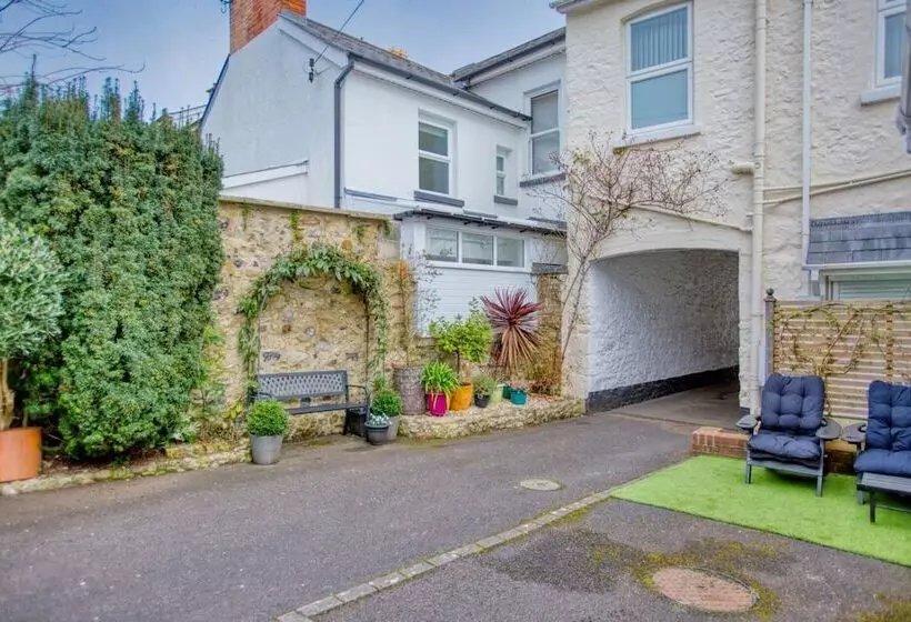 Fantastic 1bd Hideaway, 2 Minutes To The Sea