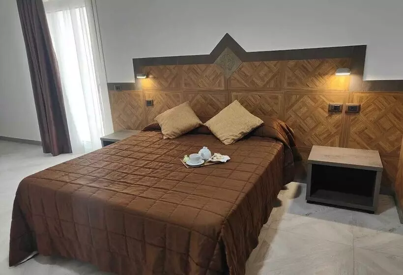 簡易ホテル Eboli