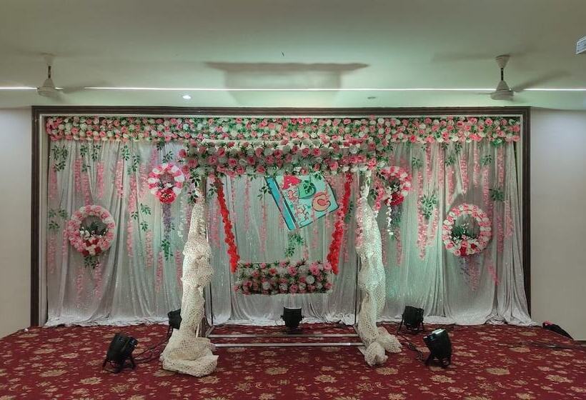 Отель Center Point