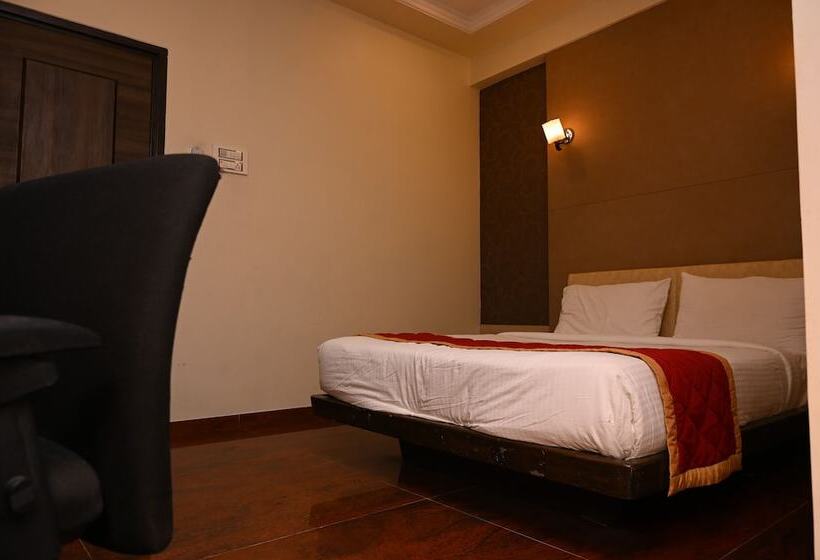 فندق Center Point