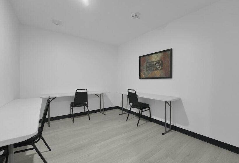 Отель Holmes Suites Inn Columbus Pataskala I 70 East