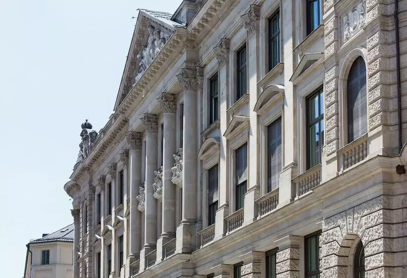 هتل Rosewood Munich