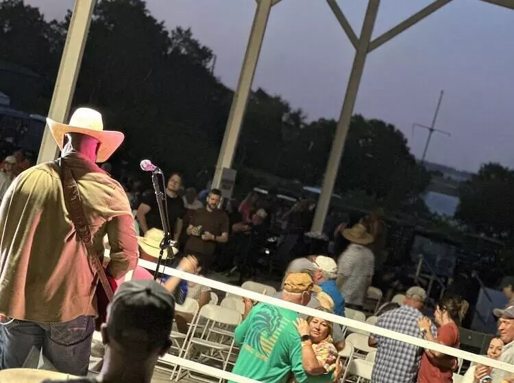 Hotelli Whitney Ridge Resort