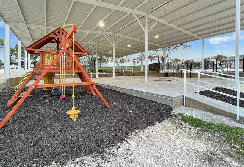 Hotelli Whitney Ridge Resort