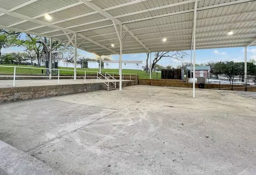 Hotelli Whitney Ridge Resort