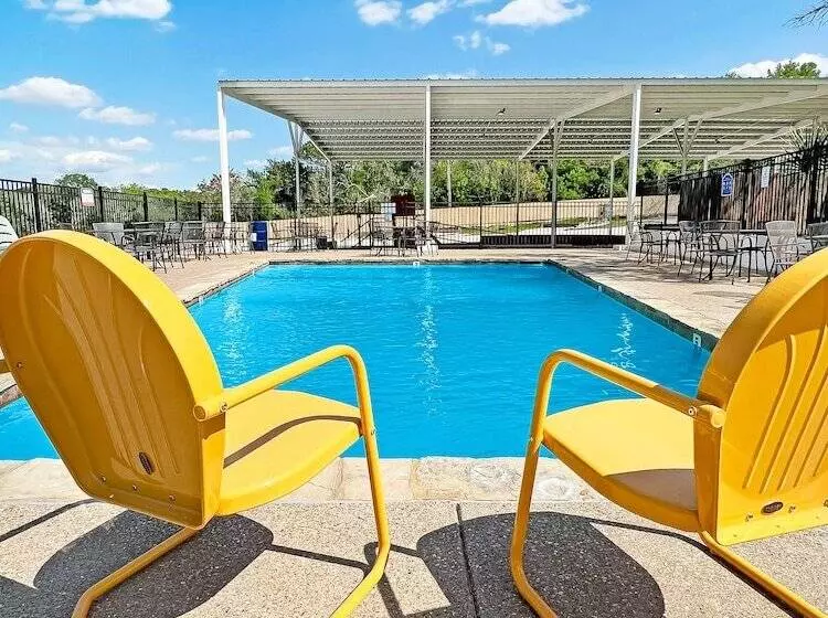 Hotelli Whitney Ridge Resort